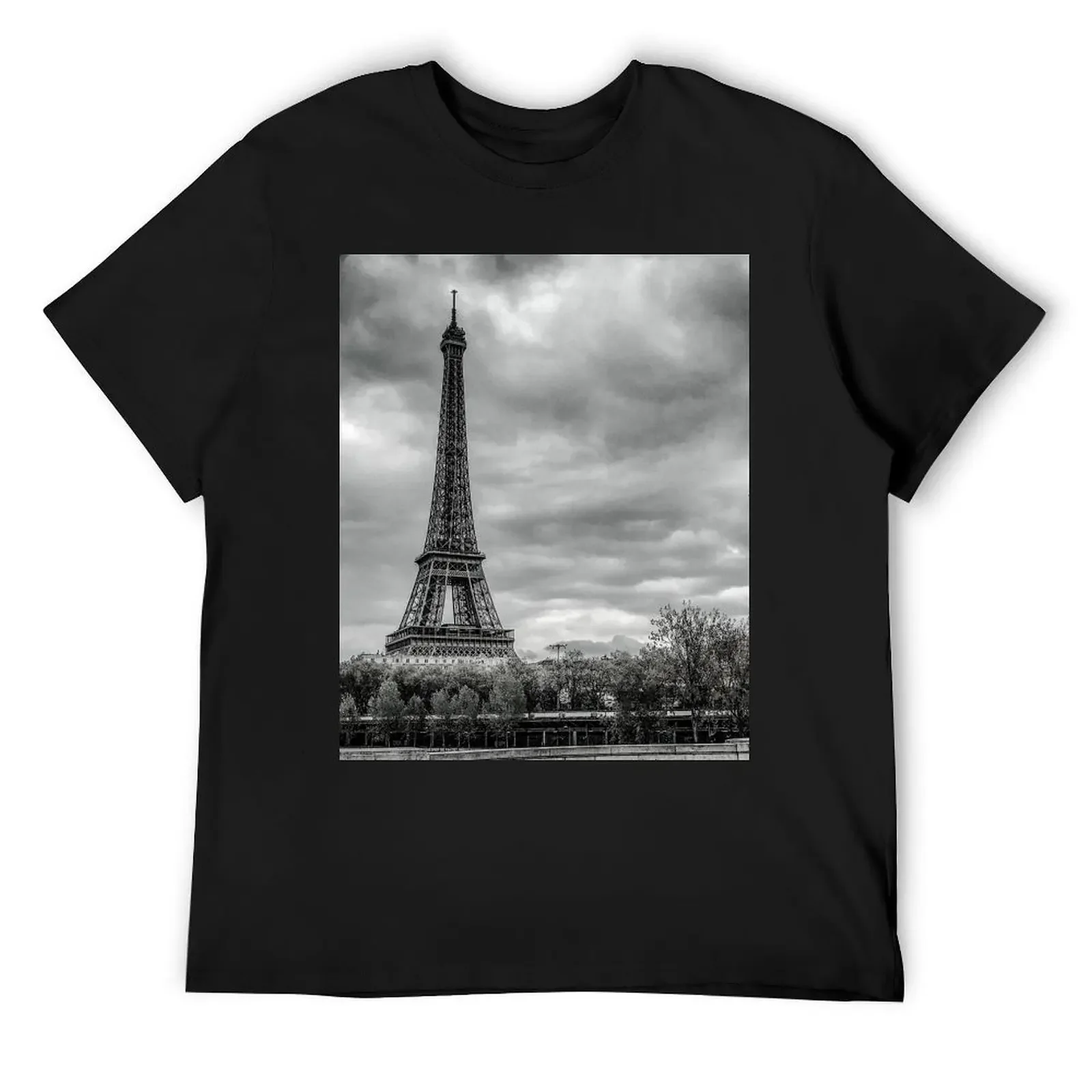 France reborn statue on Bir-Hakeim bridge and Eiffel Tower, Paris, France in Black and White T-Shirt