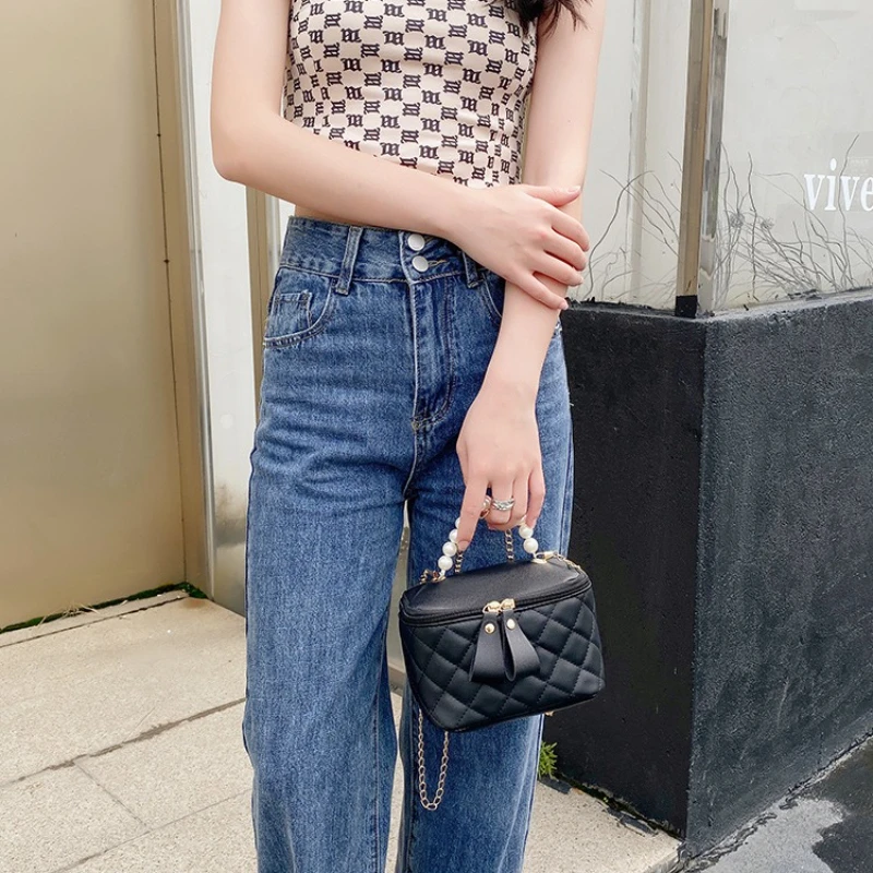 Women's Bucket Handbag Crossbody Bag Small Niche Design Luxury Feel Autumn Winter Hit Diamond Grid Chain Bag Handheld Water Buck