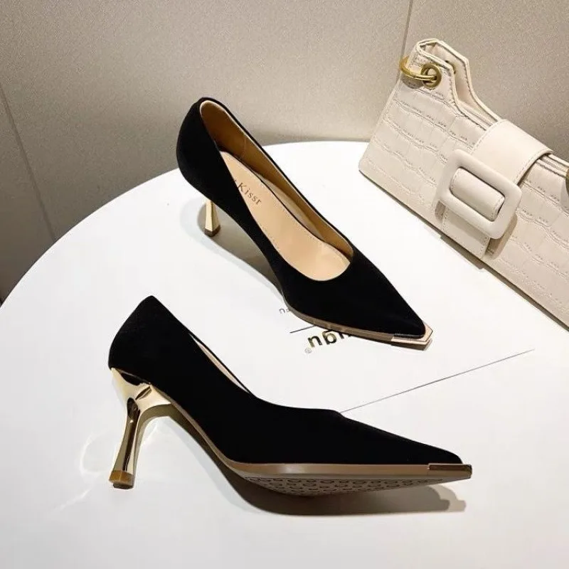 

Женские туфли цвета хаки на высоком каблуке, новинка 2025 года, темпераментные замшевые туфли знаменитостей на тонком каблуке с легким ртом и острым носком, рабочая обувь для пригородных поездок