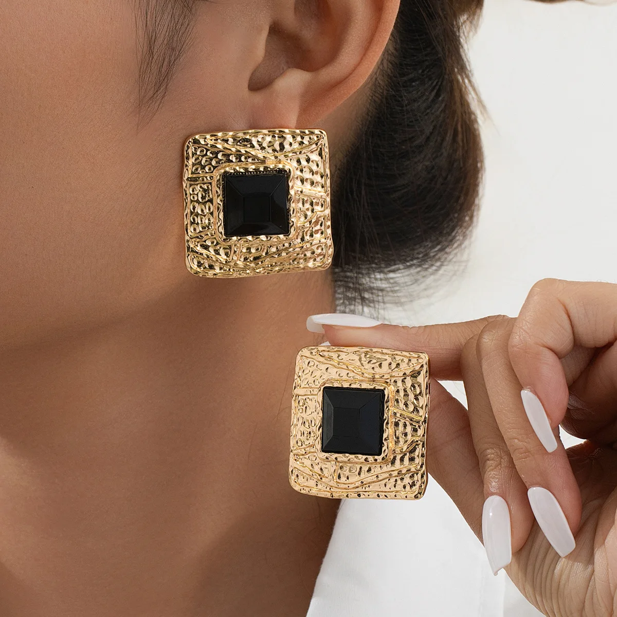 Luxury Retro Black Square Hammered Texture Stud Earrings For Women Gold Plated Geometric Earring Wedding Party Statement Jewelry