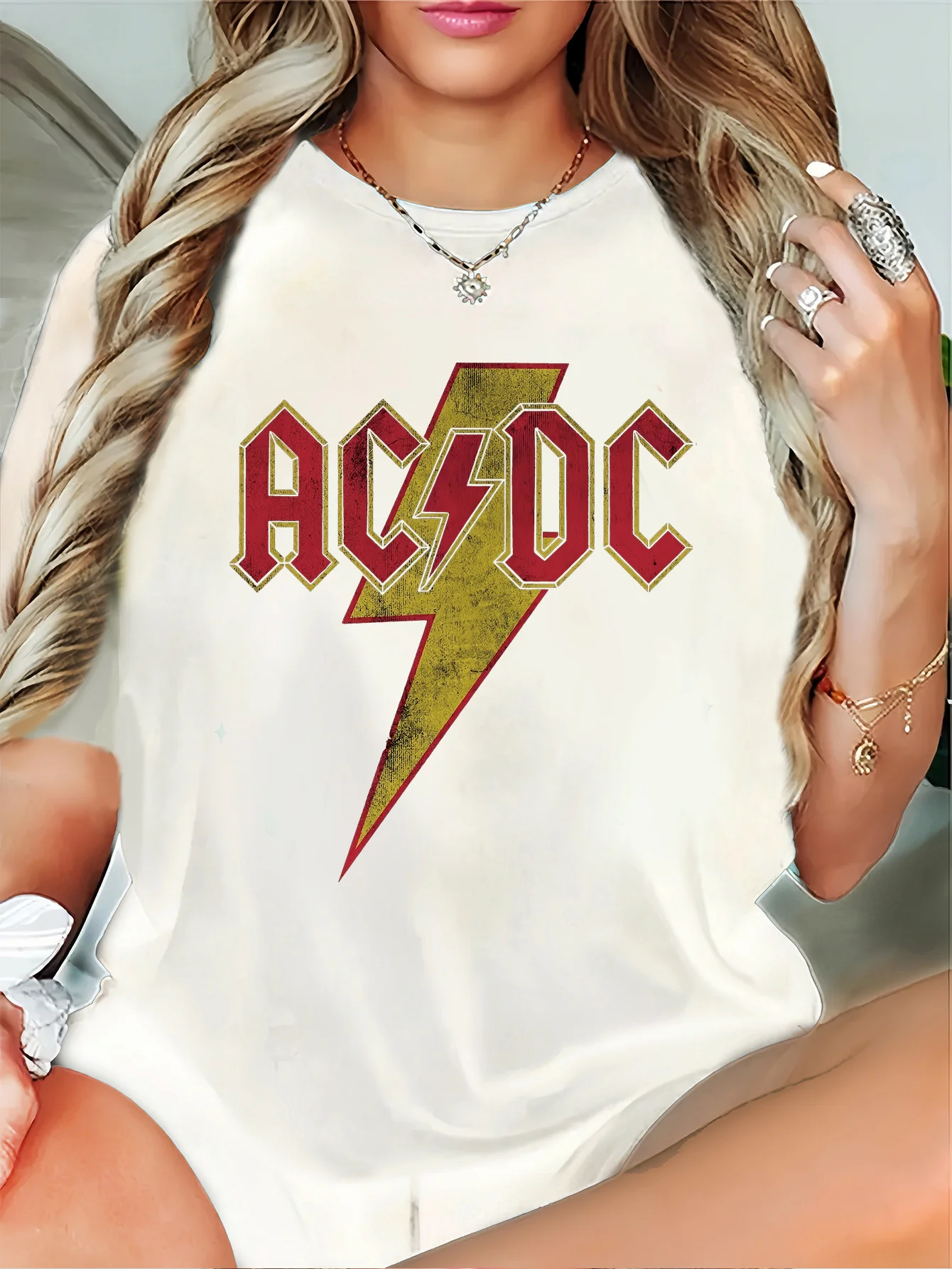 2025 جديد المرأة تي شيرت ACDC روك باند قصيرة الأكمام القطن تيز عالية الجودة العلامة التجارية تي شيرت للجنسين الصيف Y2k بلايز الشارع الشهير