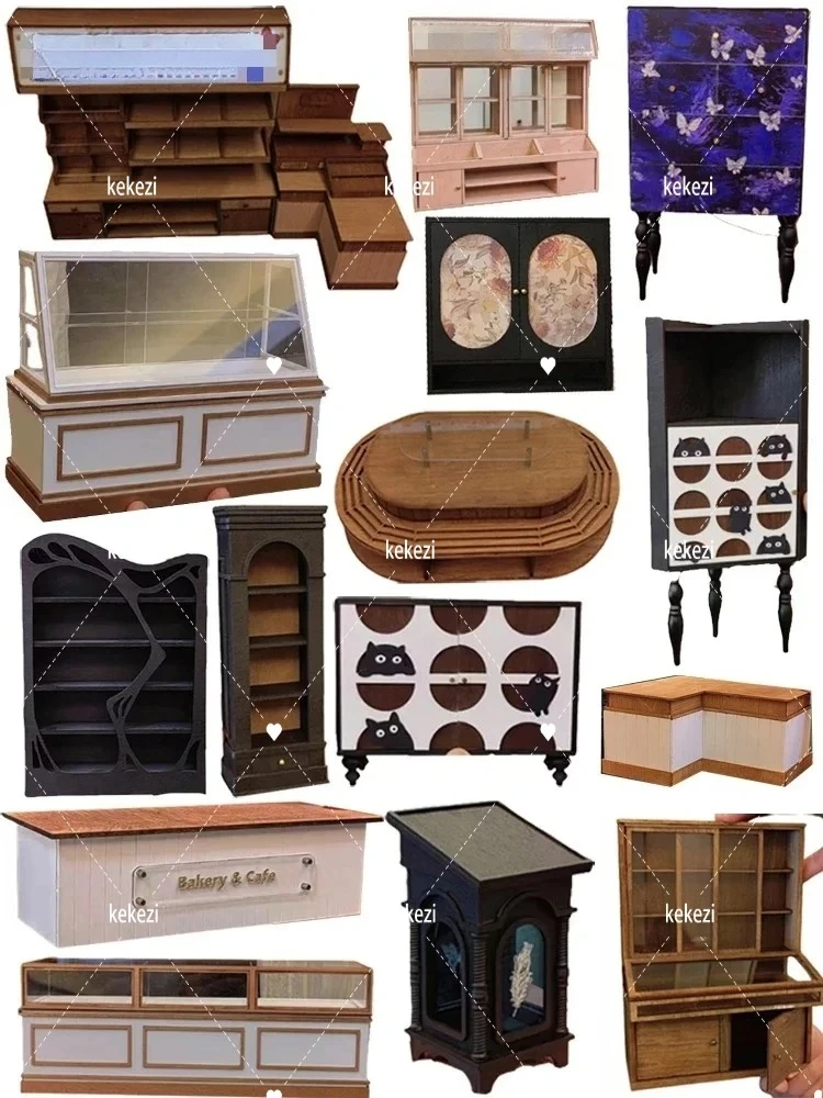 

Набор материалов для самостоятельной сборки мебели для кукольного домика: миниатюрный витринный шкаф 1:12, подставка для хлеба, барная стойка 1:6, стол-остров для десертов, декоративный элемент.