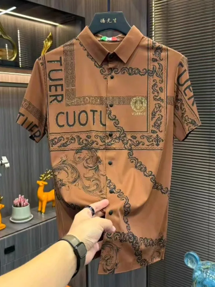 

Летняя мужская футболка из мягкой, приятной для кожи, гладкой, дышащей ткани, высокого качества, роскошная, модная, легкая, стильная, приталенного кроя.