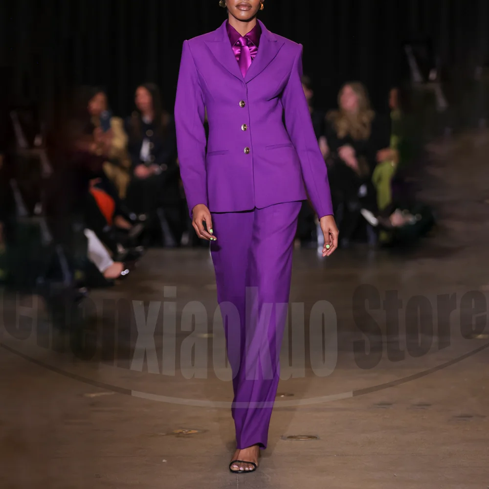 

Женский костюм с однобортным жакетом и длинными рукавами, в стиле подиумной моды, для вечеринок и торжеств, приталенный, премиум-класса, стильный, из двух предметов.