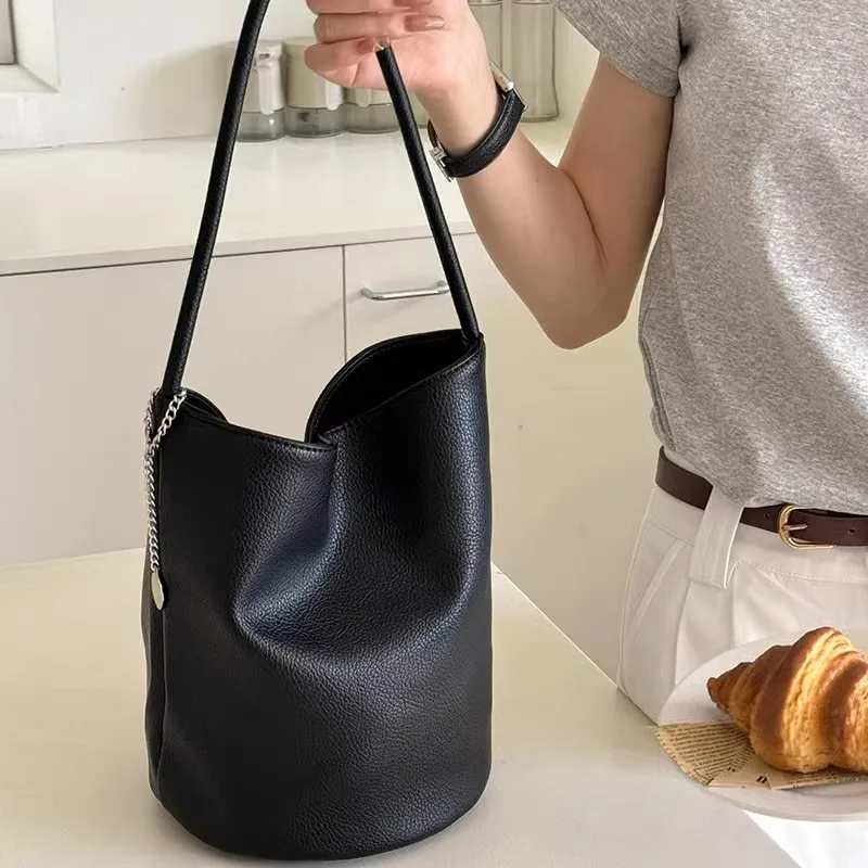 

2025 New Women Simple Soft Leather Lychee Pattern Buet Bag Women's Underarm Single oulder Faionable Versatile Handbag Bucket Bag