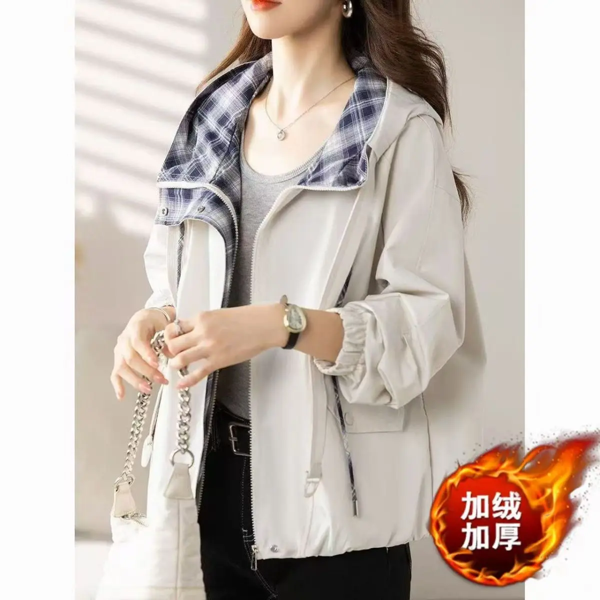 شعبية سترة واقية معطف المرأة 2025 ربيع الخريف جديد منقوشة اللون مطابقة سترة الإناث قصيرة مقنعين موضة أبلى المد العلوي