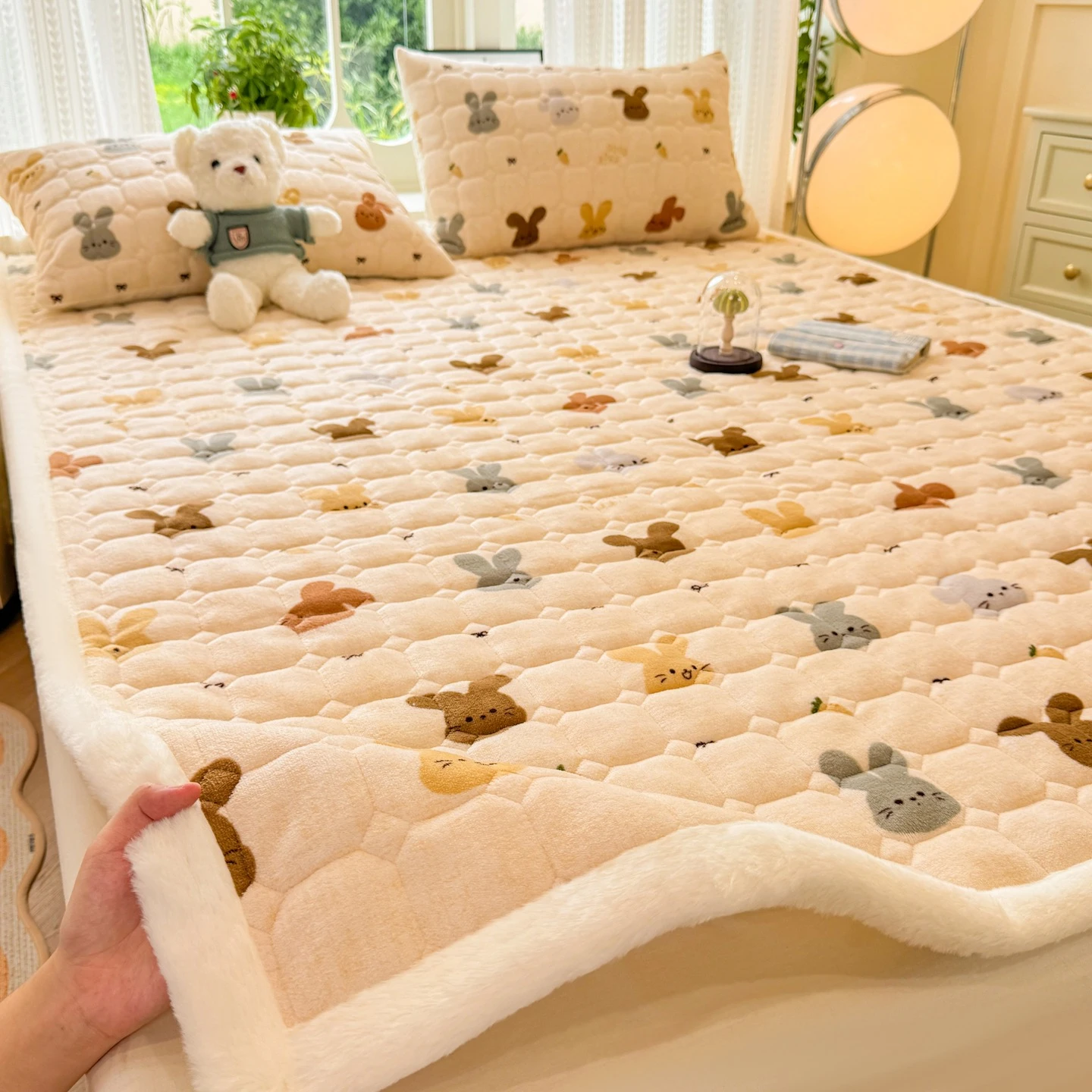 Thickened Warm Milk Fleece Mattress Topper Single Double Size Anti-slip Mattress Pad with Elastic Bands Autumn Winter Bed Sheet