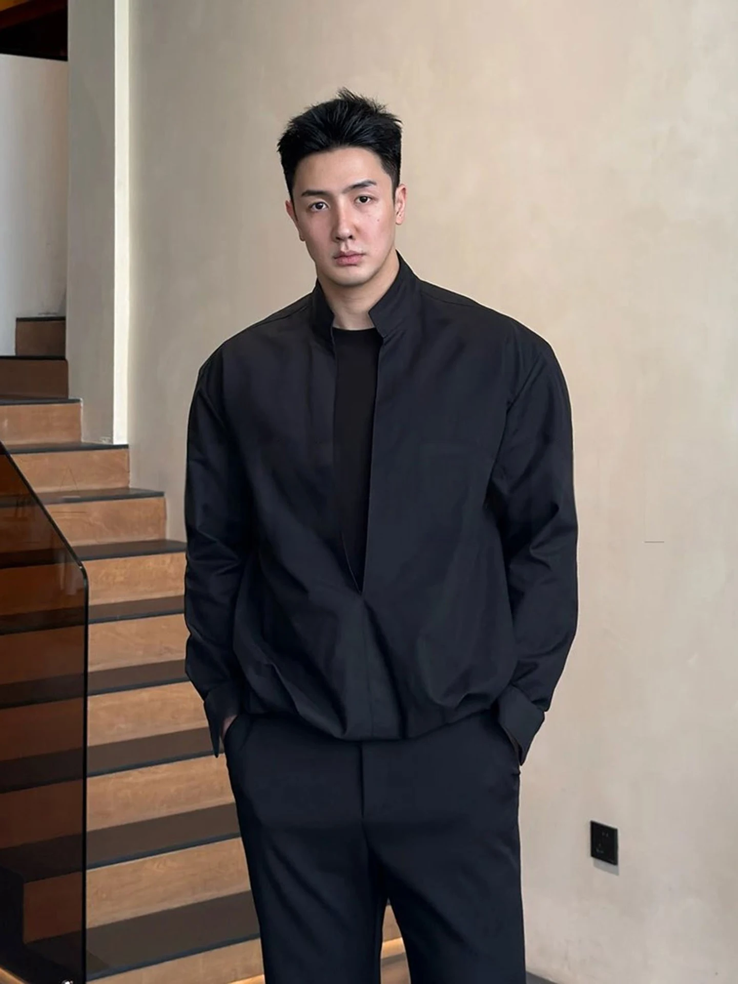 

Мужская повседневная рубашка с V-образным вырезом, осенняя, городская, дышащая, из полиэфирного волокна, с длинным рукавом, свободного кроя, модная, городская