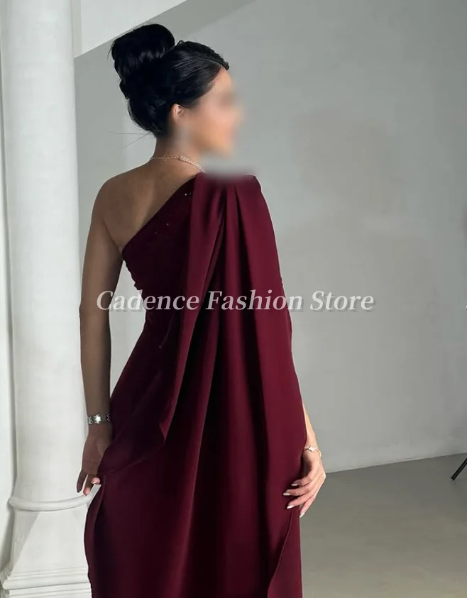 فساتين سهرة أنيقة مخصصة بكتف واحد باللون العنابي حورية البحر في دبي للحفلات الراقصة فساتين سهرة عربية فساتين مأدبة رسمية