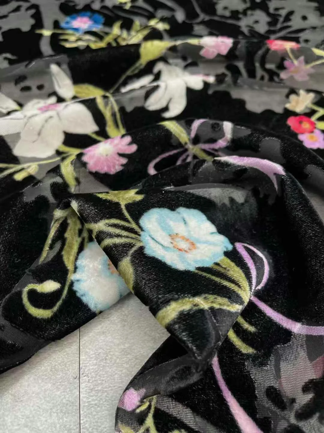 

Черная шелковая бархатная ткань с цветком, классическая рубашка, прозрачная ткань Cheongsam, ширина 1,35 метра