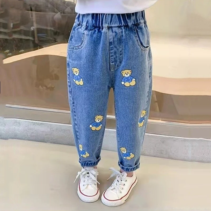 Mädchen-Jeans mit elastischer Taille, Kinder-Jeans mit Cartoon-Bär-Aufdruck, Frühlings- und Herbsthose, Freizeitkleidung für Jungen und Mädchen, 1–8 Jahre – Detail 3