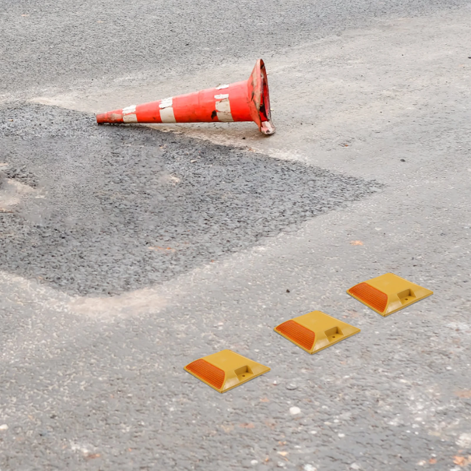 

6Pcs Reflective Road Markers Raised Plastic Driveway Markers Emergency Reflectors Heavy Duty Pavement Reflectors for Road Safety