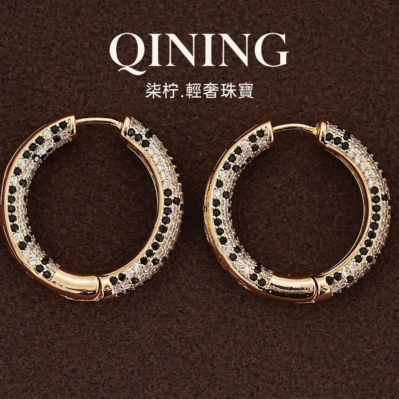 Dark night star rings, slightly inlaid round earrings, light luxury niche personalized ear buckles, retro dinner party light