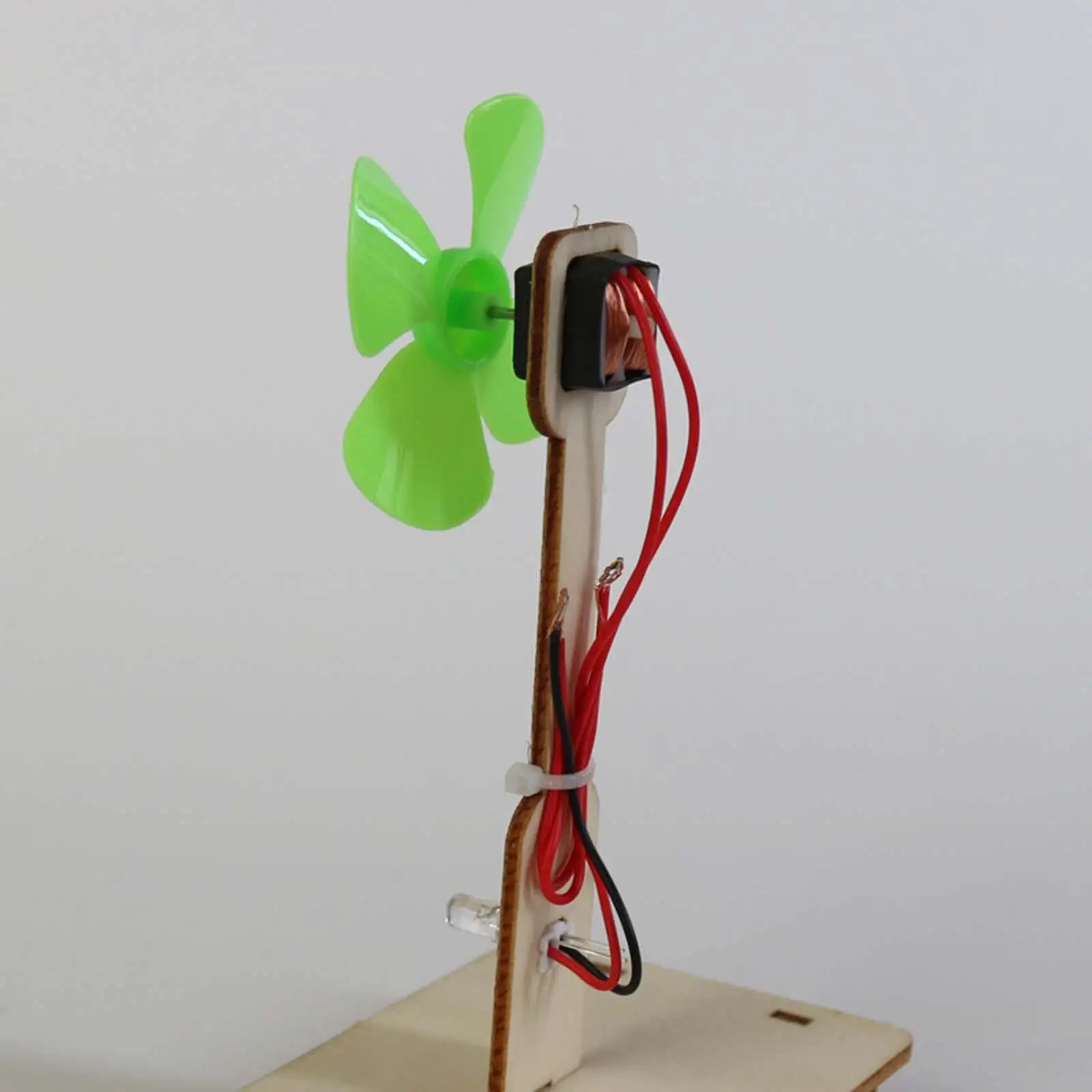 Wooden Wind Power Generation Science Experiment Kit for Children DIY Mini Fan Model Toy with Light Bulb Teaching Tool