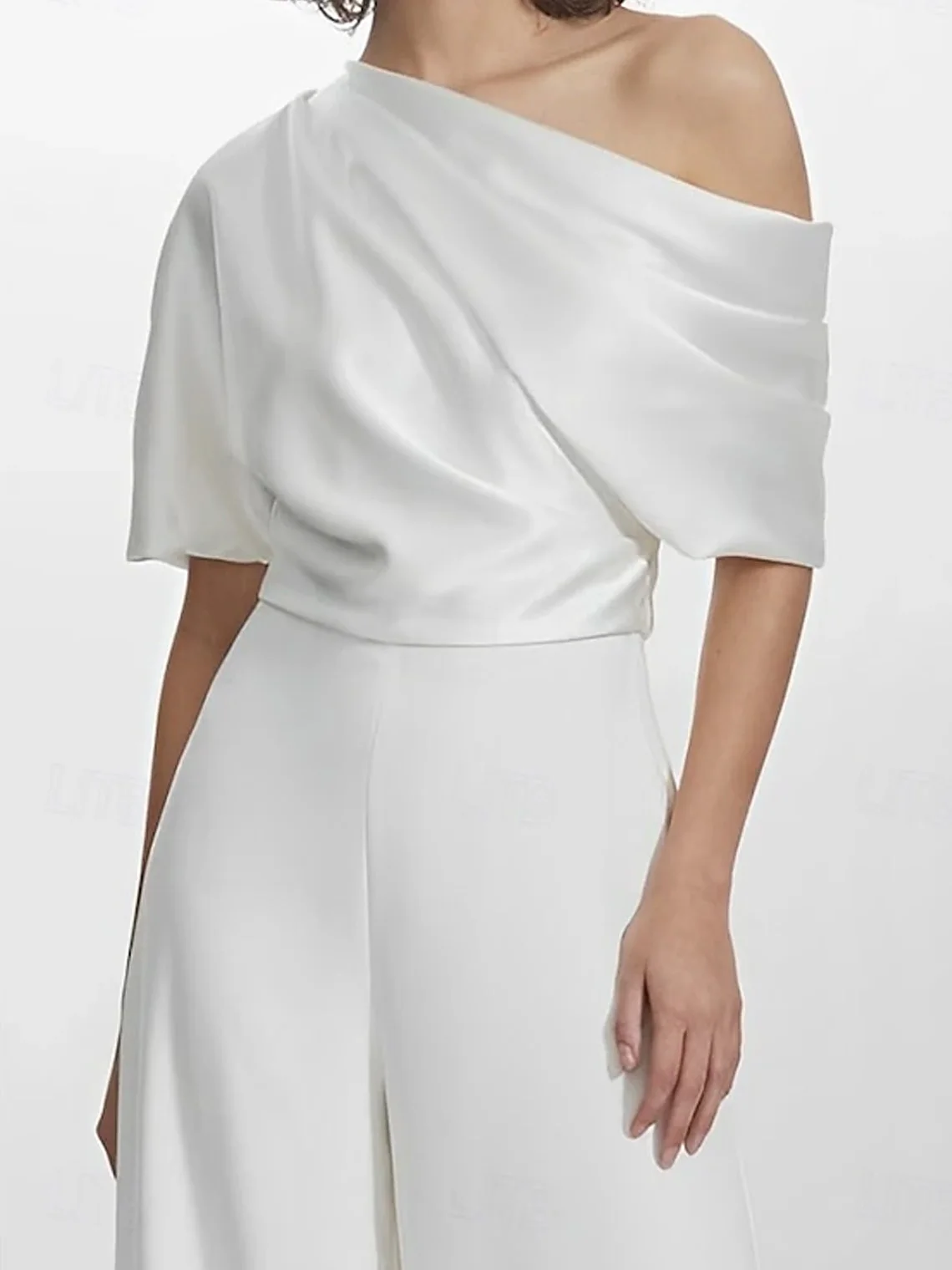 Tute eleganti Abito formale in raso Una spalla Lunghezza pavimento Maniche corte Volant Abito Quinceanera 2025 personalizzato gratuito
