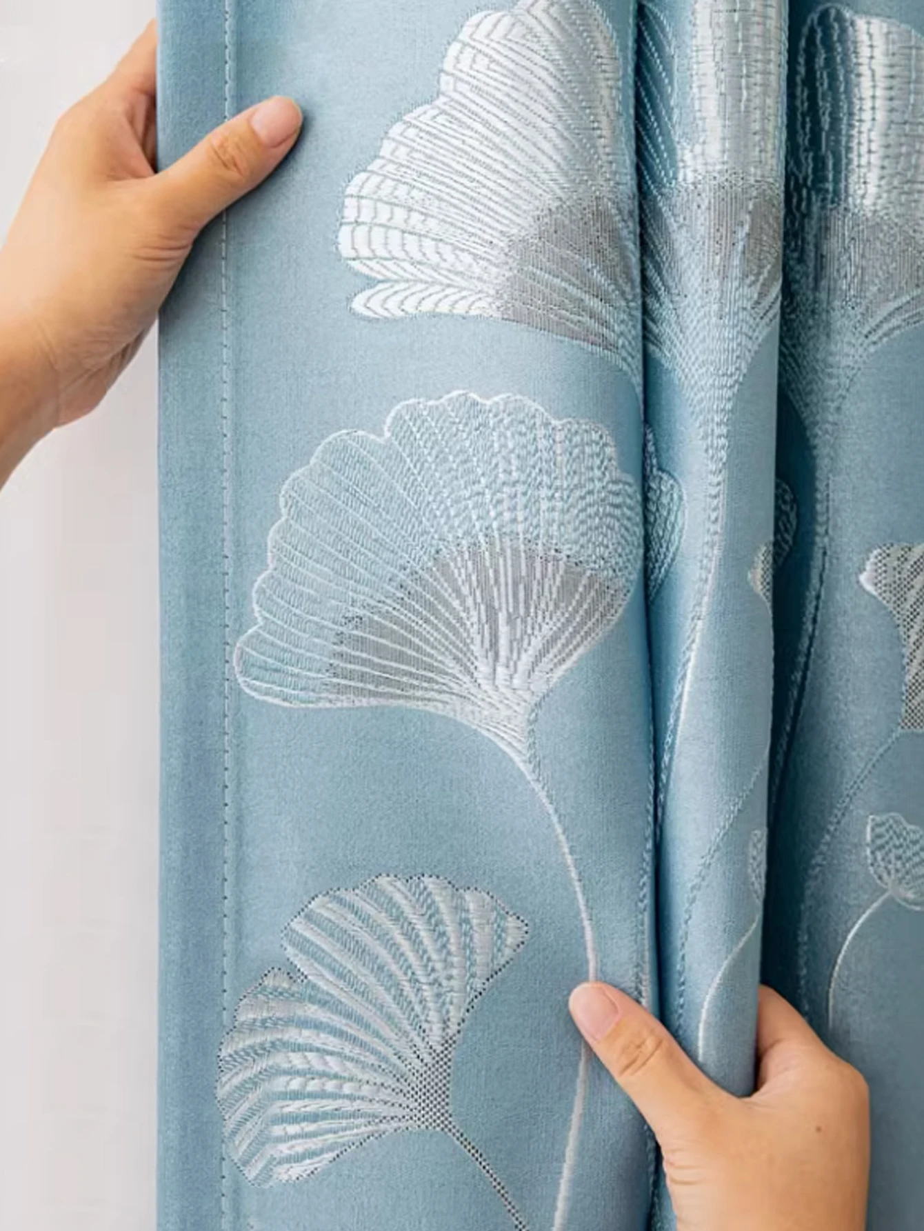Producto terminado de cortina con estampado de hojas de Ginkgo azul, partición opaca para casa, apartamento, gancho perforado, personalización