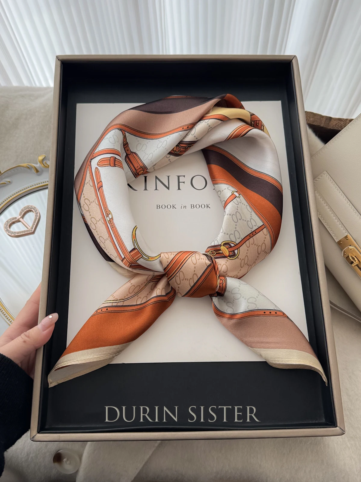 レトロな馬具柄シルクスカーフ-レディース-65cm-多用途-軽量-マルベリーシルクネクタイ-オールシーズン対応-デコレーション用