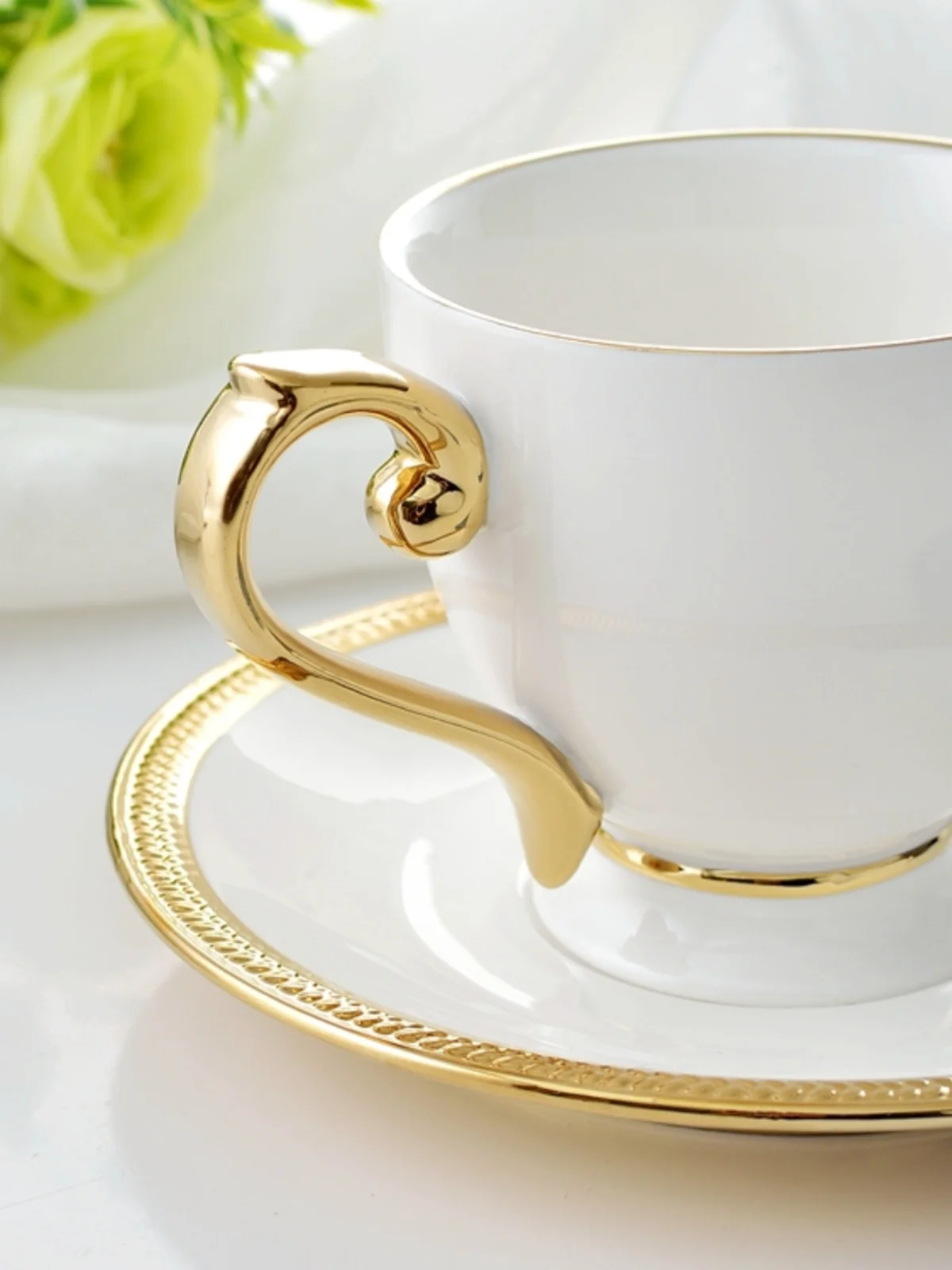 100/200ml Ceramic Gold Painting Craft Coffee Cup And Dish Set European Coffee Cup Plate Comes With One Ceramic Spoon Tea Cup
