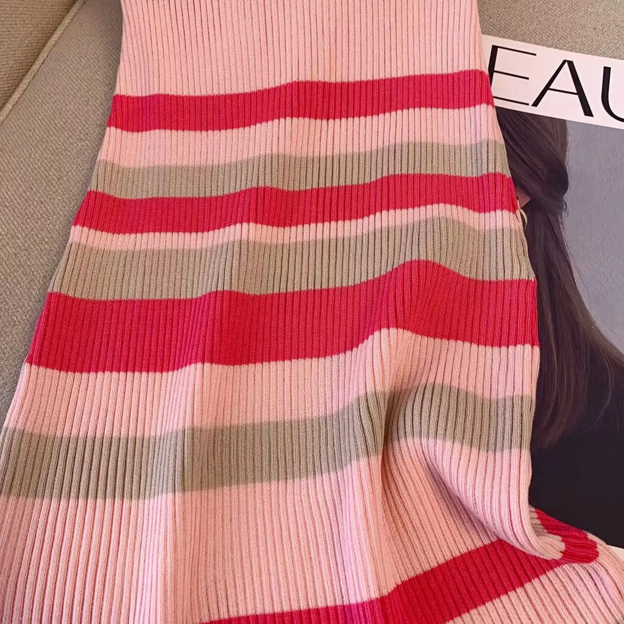 夏の甘い女性レインボーストライプドレスニットスリムフィットロングラップヒップドレス