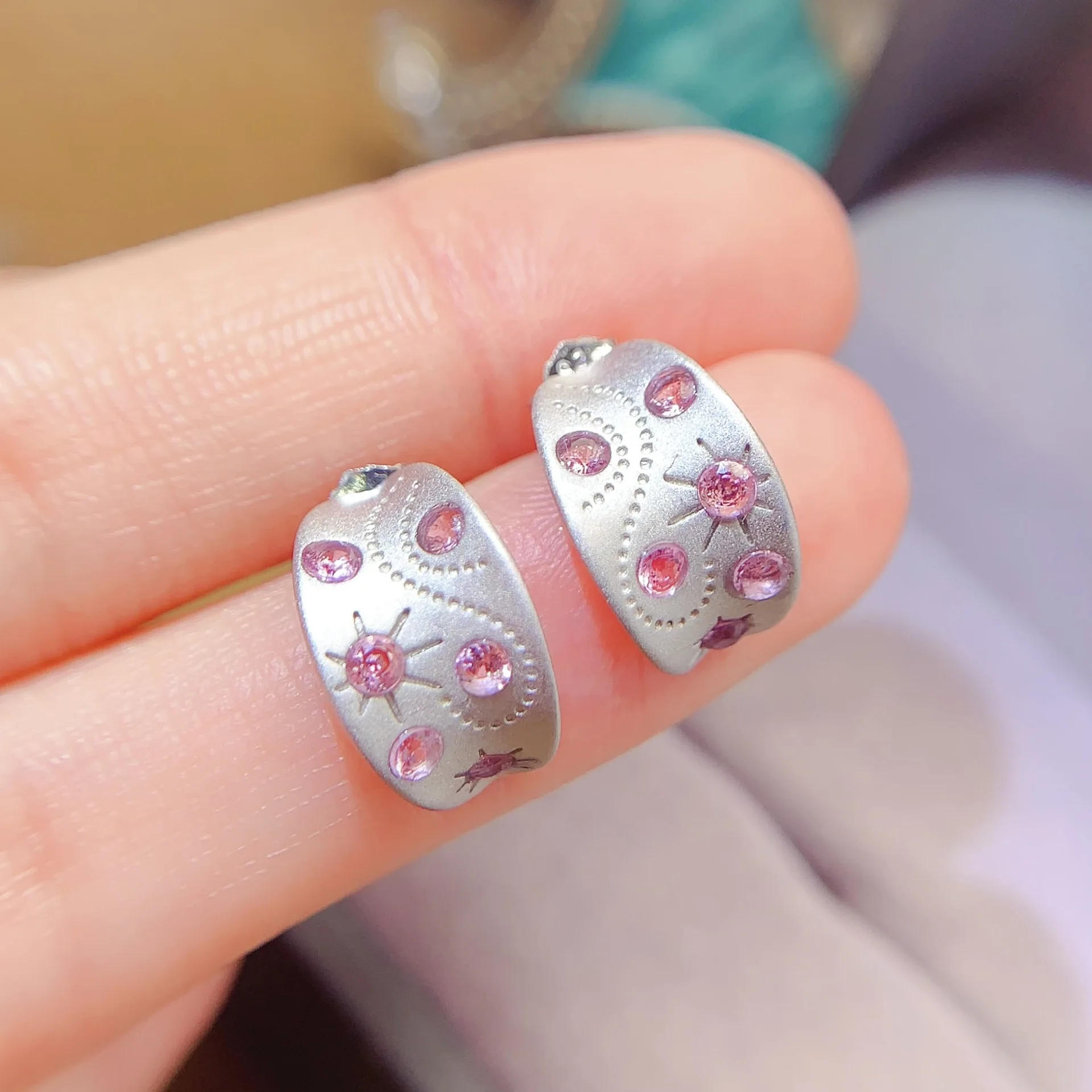 

Серьги с натуральным розовым сапфиром диаметром 2 мм, серебряные шпильки с драгоценными камнями S925, нежный розовый ювелирный подарок