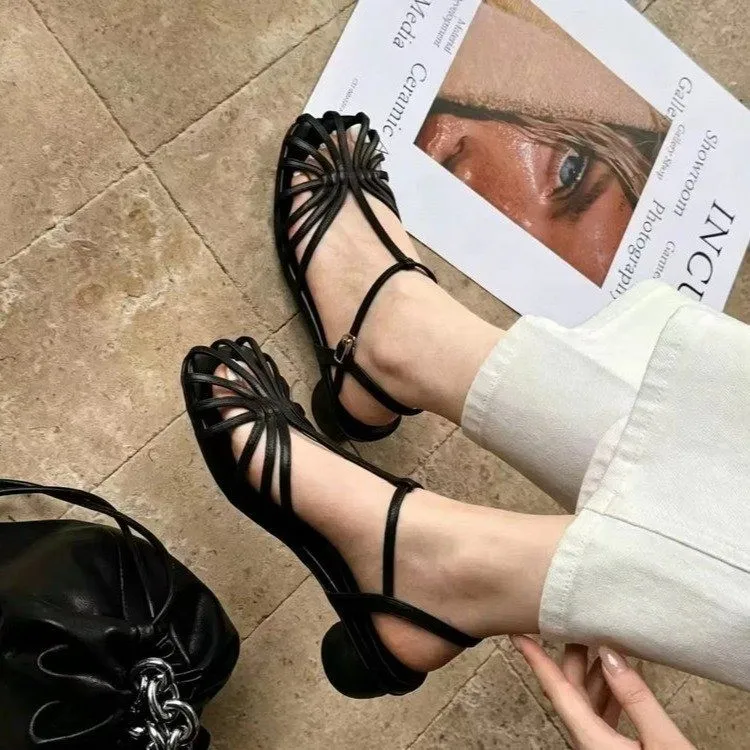 French-style Vintage Woven Toe Sandals 2026 Summer New Niche Thick-heeled Hollow-out Single-strap Low-heeled Roman Shoes