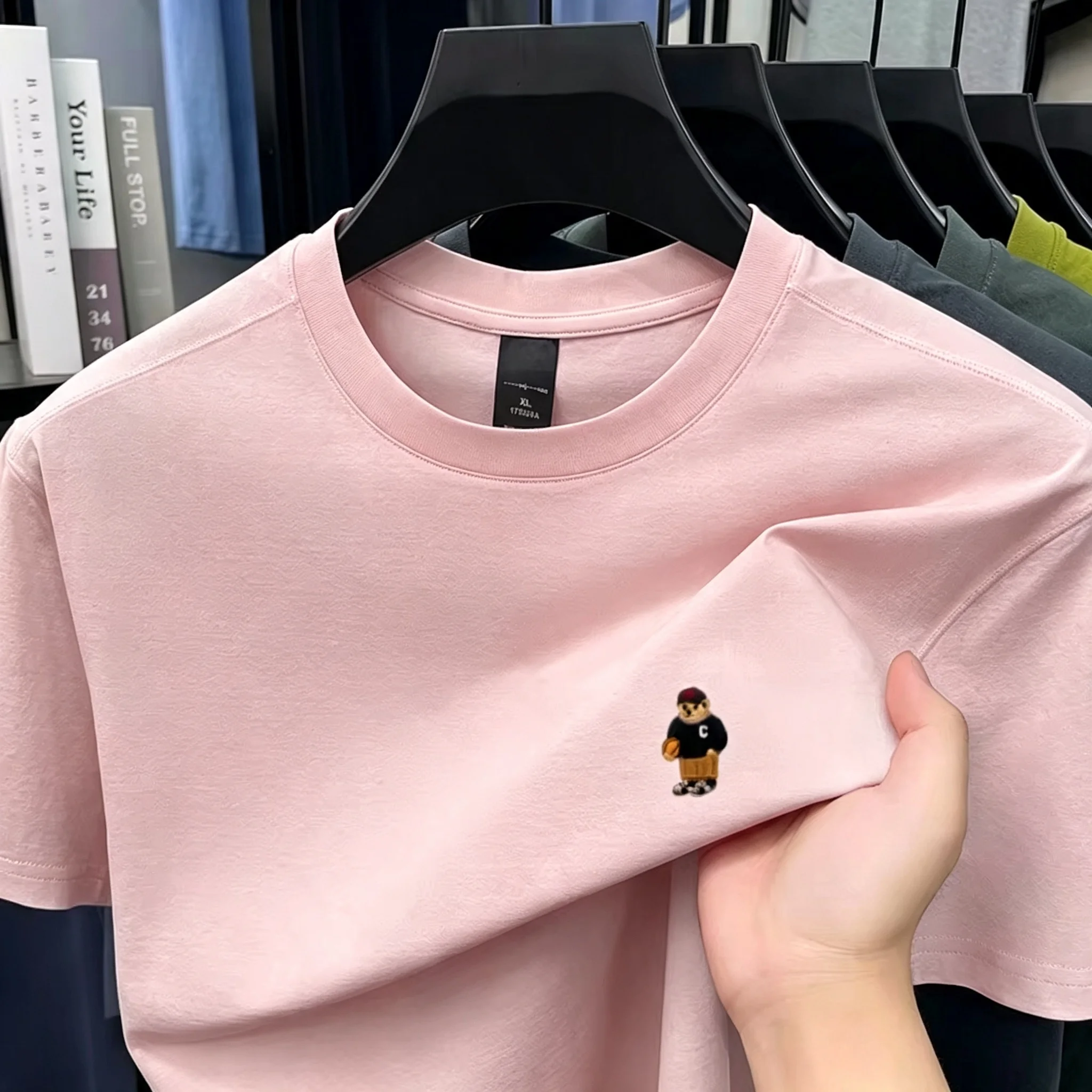 2026 Herren-T-Shirt mit Rundhalsausschnitt und kurzen Ärmeln, niedliche Basketballspieler-Mini-Stickerei, weiches, atmungsaktives, lässiges Sommer-Basic-Top – Detail 14