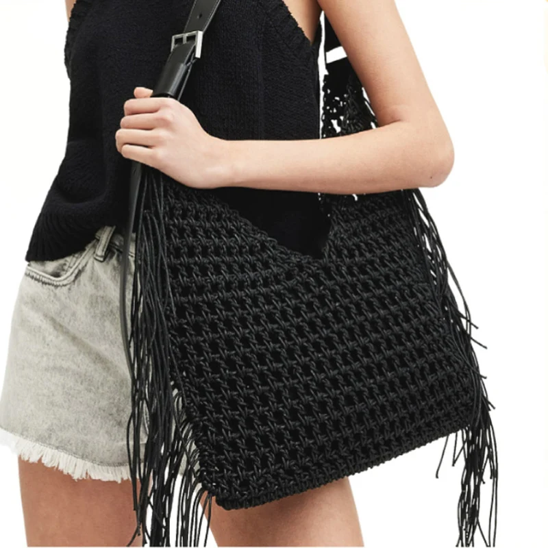 

Minimalist Commuting Large Capacity Hollowed Out Straw Woven Single Shoulder Tassel Niche Tote Bag for Women