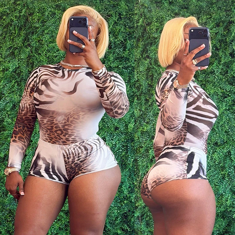 Damen Zweiteiliges Outfit: Mesh-Oberteil mit Langen Ärmeln + Hochgeschnittene Shorts mit Gemischtem Leoparden- und Zebramuster, Transparentes Nachtclub-Outfit – Detail 2
