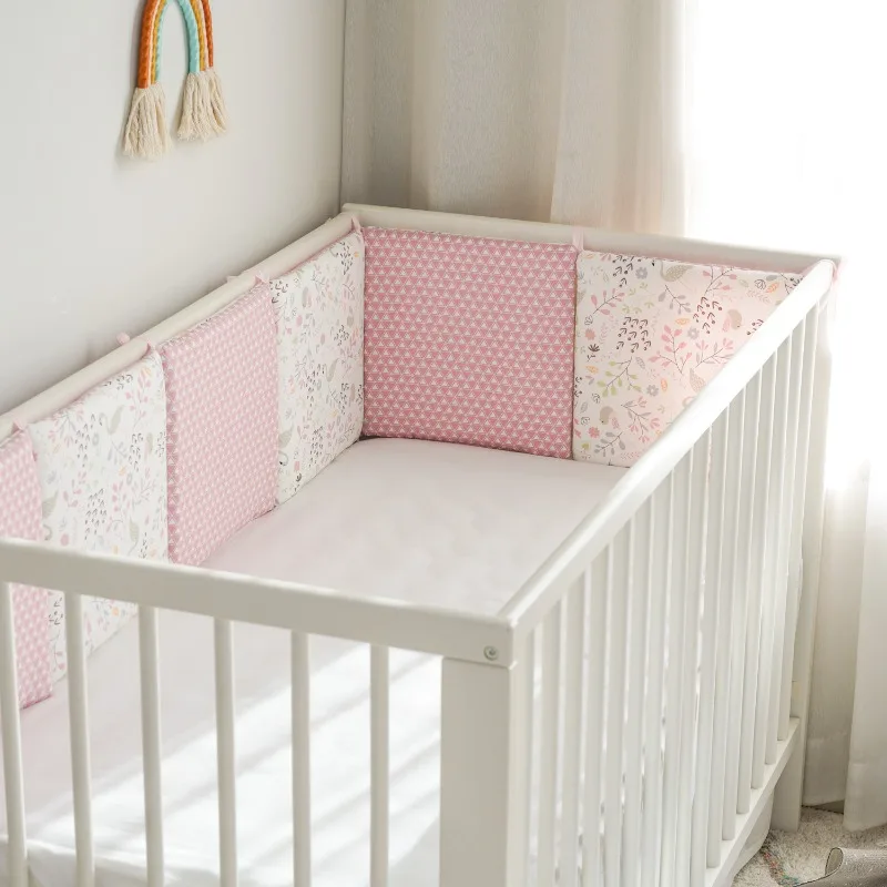 ชุดเครื่องนอนกันกระแทกสำหรับเตียงเด็กแรกเกิด ผ้าฝ้ายกันกระแทก ลายหงส์สีชมพู 30x30x6 ซม. ซักด้วยเครื่องได้ ครบชุด