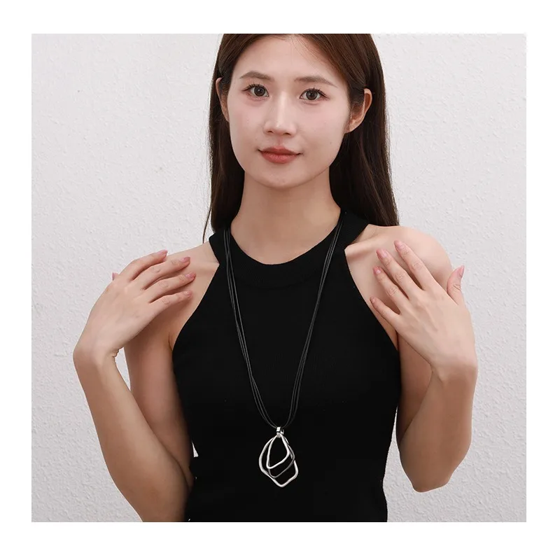 

Exclusive for Women's Sweater Chain Fashion Korean Version Metal Retro Irregular Geometric Design Sweater Chain