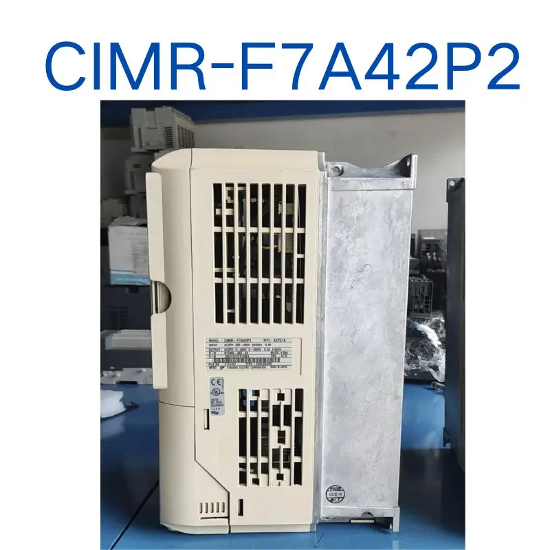 Used F7 series 2.2kw frequency converter CIMR-F7A42P2,tested OK, function intact