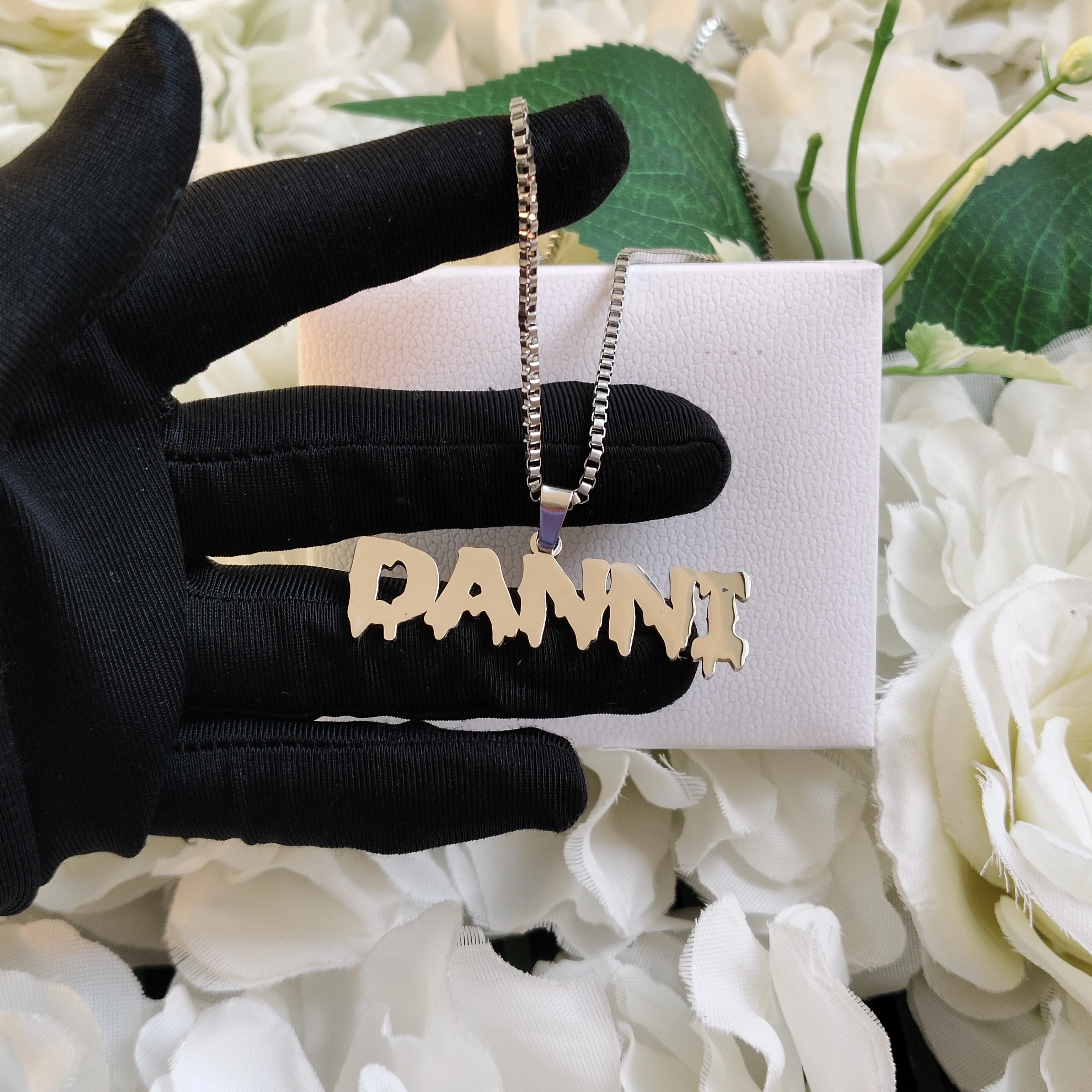 

DHQH New Wholesale Customized Name Silver Necklace Personalized Letter Pendant Necklace Birthday Gift Manufacturer Direct Sales