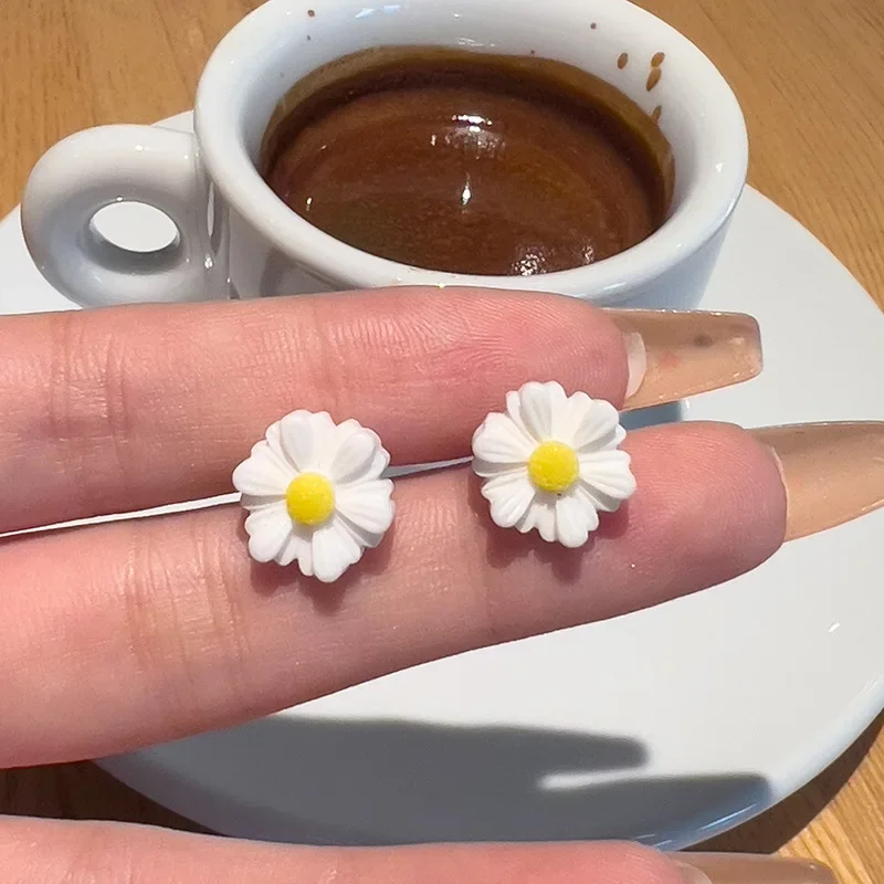 Zoete Witte Kleur Daisy Oorknopjes Voor Vrouwen Minimalistische Kleine Bloem Oor Sieraden Brincos Groothandel Verjaardagscadeau