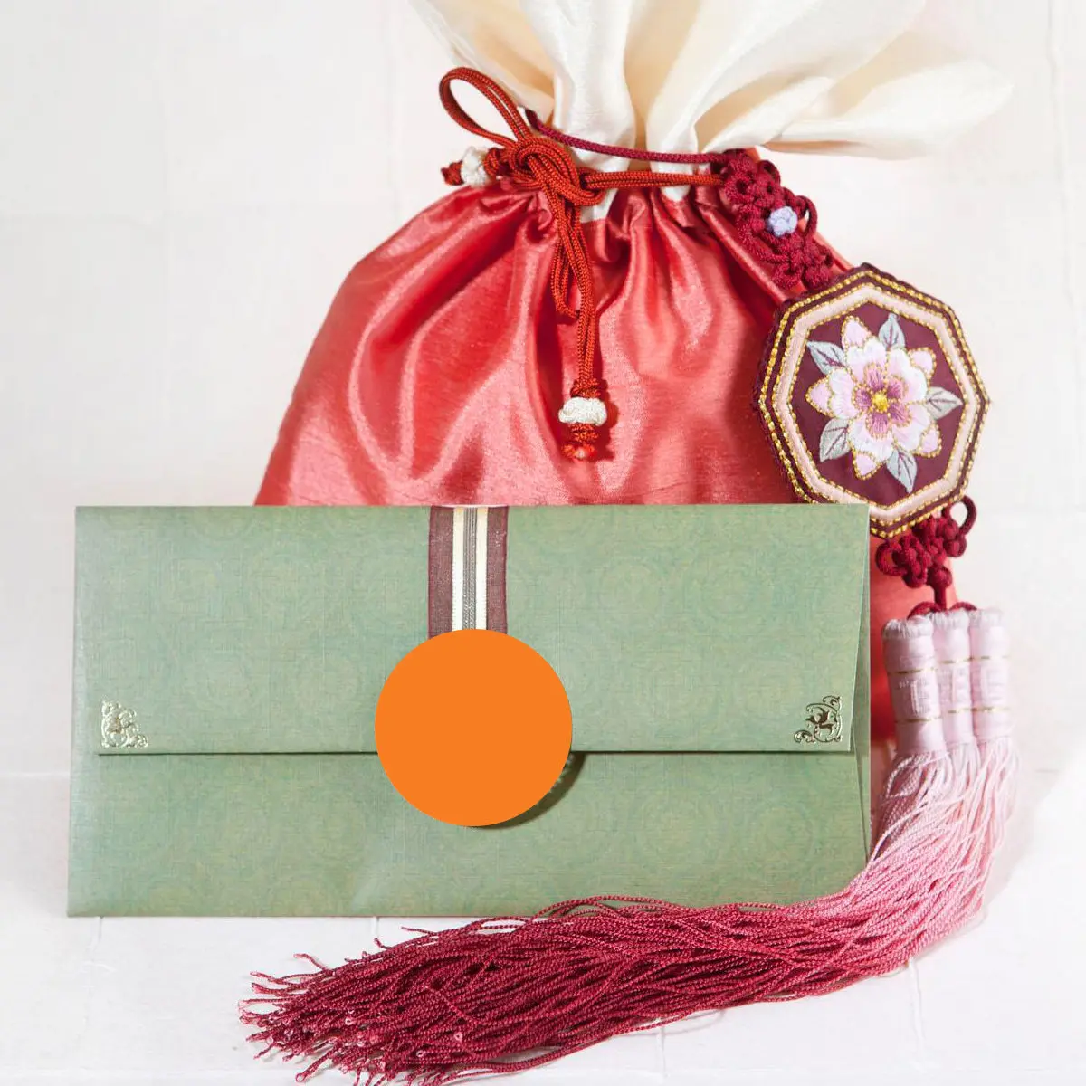 

500Pcs Round Scrapable Adhesive Stickers for Gift Tags Labels School Kitchen Yard Sale Decoration Permanent Stick on Paper