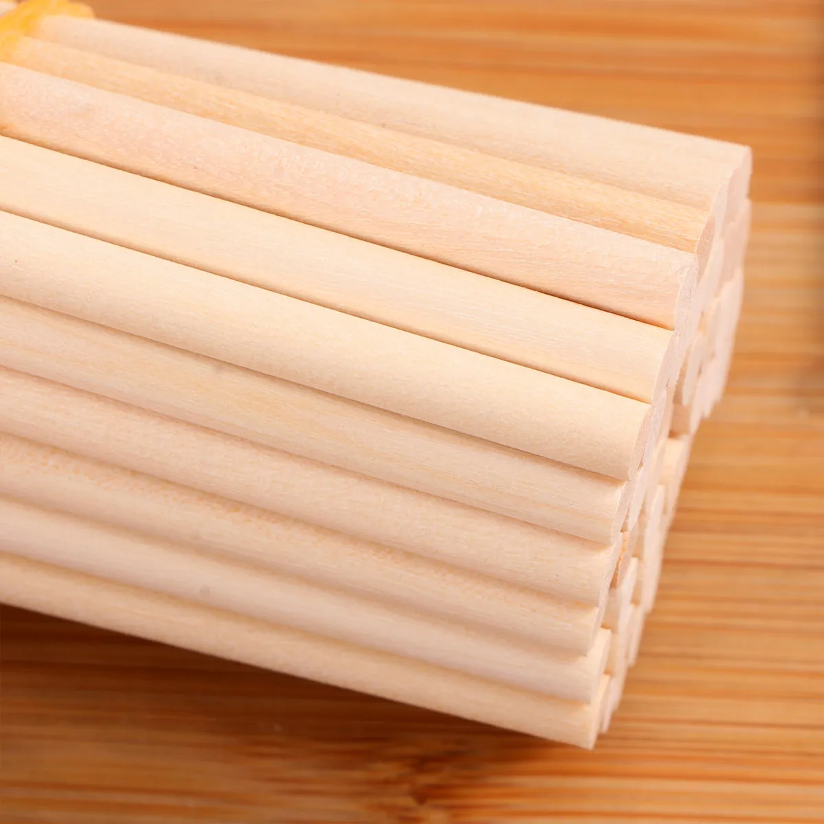 200Pcs Wooden Sticks Round Dowels Smooth Surface for DIY Craft Projects Woodworking Hobbyist Supplies Handmade Materials