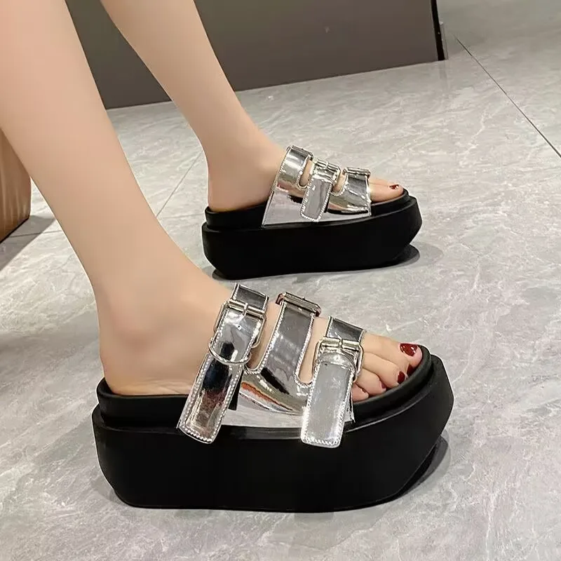 Premium Metal Buckle Patent Leather Fashionable Muffin Bread Women's Sandals Slippers Thick Sole 8cm Raised Flip Flop Outside