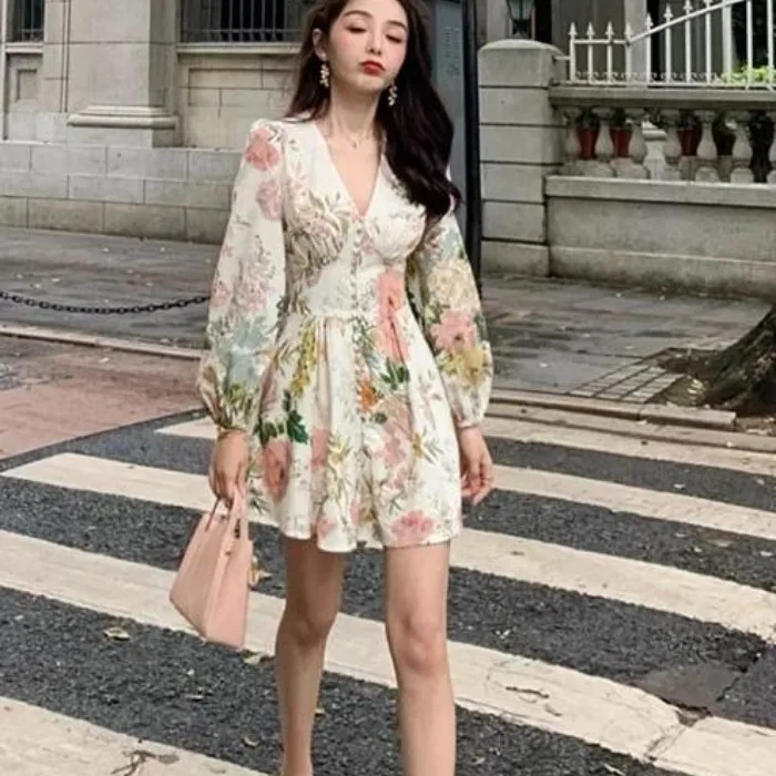 Frühling 2024, Blumendruck, damenhaft, lang, Swe-Einteiler, sexy Retro-Landmädchen-SLE, modischer Damen-Overall, V-Ausschnitt, X-Ap...