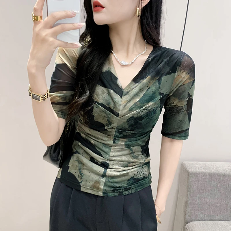 2023 New Summer Korean Clothes T-Shirt Chic Sexy V-Neck Draped Print Shiny Diamonds Women's Tops Short Sleeve Casual Tees 34171