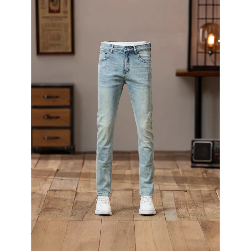 2025 جديد ريترو الضوء الأزرق الجينز الرجال العلامة التجارية العصرية تمتد سليم صالح أقدام صغيرة بسيطة عادية النسخة الكورية السراويل