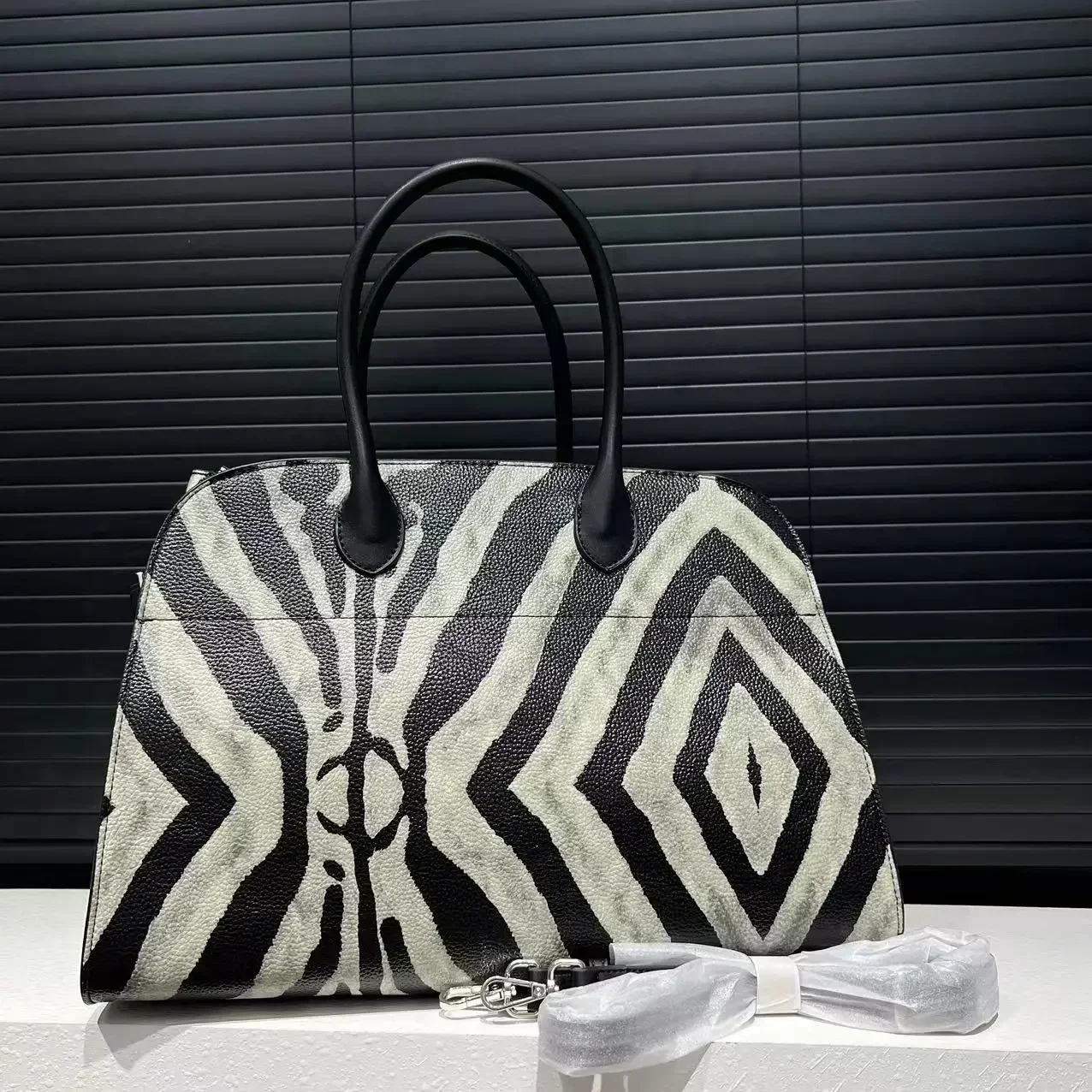 

Women's Fashion Soft Leather Handbag Large Capacity Business Zebra Pattern Briefcase