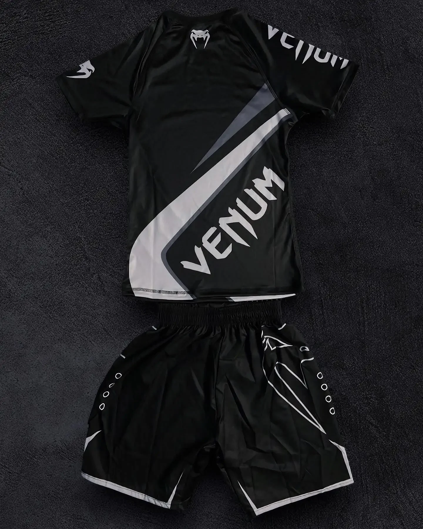 UFC Übergroßes, atmungsaktives MMA-Sportset für Herren, achteckiges Cage Fighting Night-Kurzarmshirt mit schnell trocknenden Shorts für Boxi