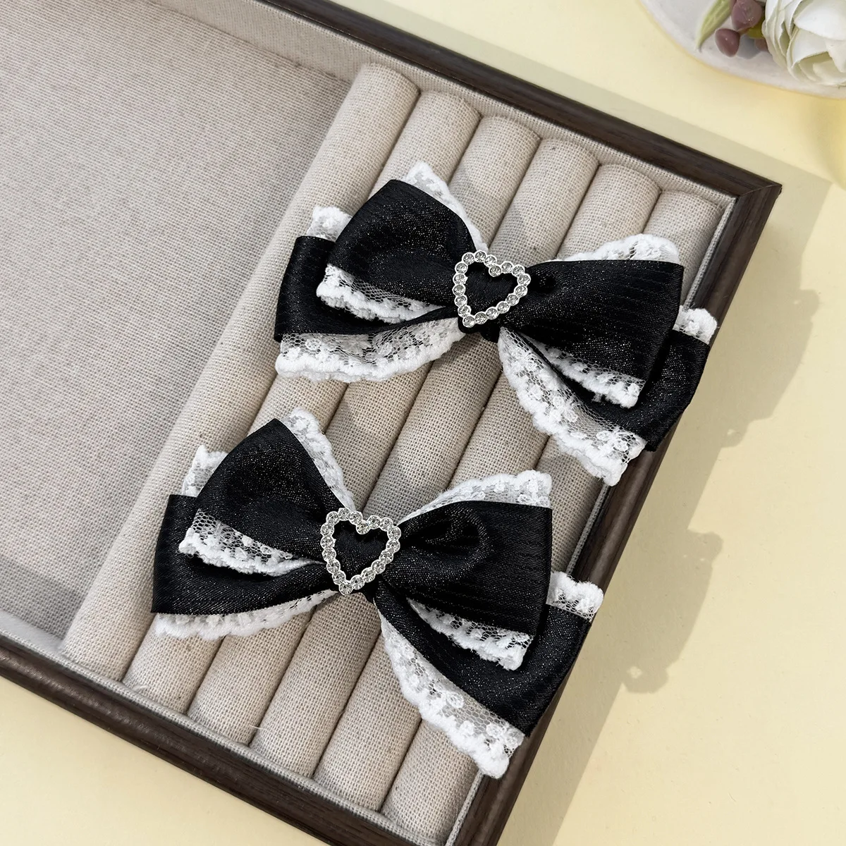 Spitzen-Haarspange mit Streifenmuster und Satinschleife, Herz-Strass-Haarspangen, Damen-Lolita-Haarschmuck für den Alltag, Hochzeit und Partys, Haarspangen für Frauen – Detail 8