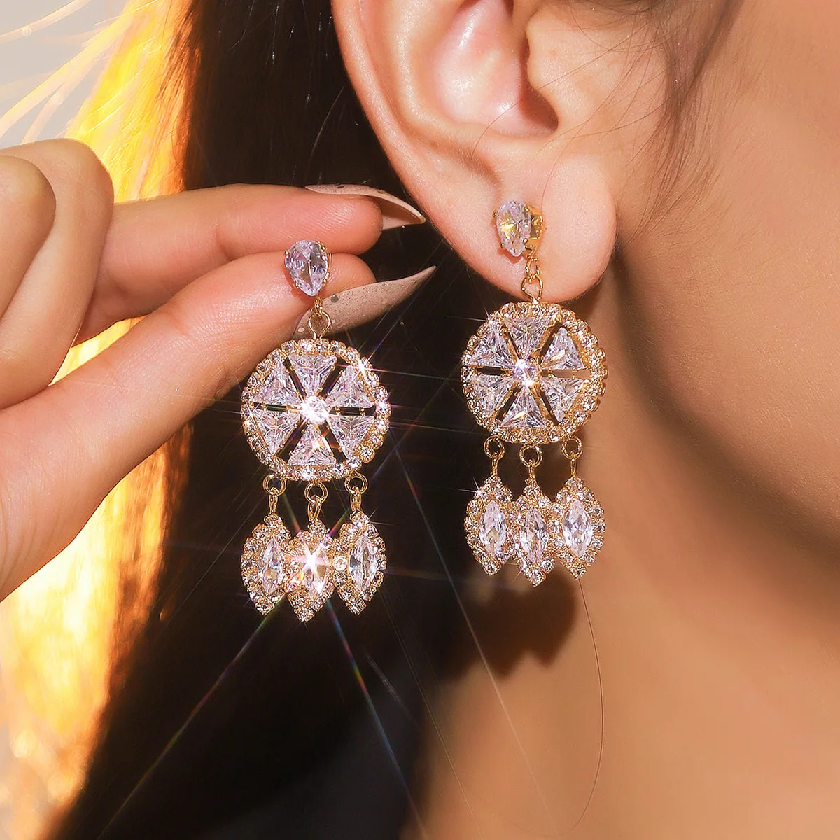 

Palace style heavy industry luxury full diamond earrings female design sense of fashion exquisite temperament versatile earrings