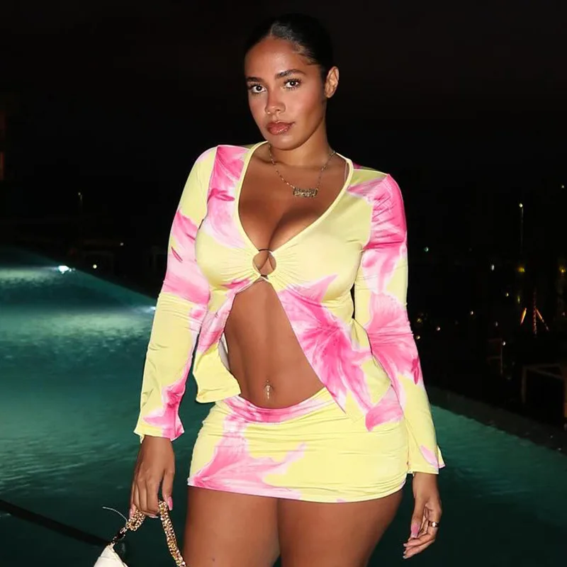 

Women Holiday Floral Print 2 Piece Set Metal Ring V Neck Long Sleeve Shirts Tops + Bodycon Mini Skirts Summer Beachwear Suits