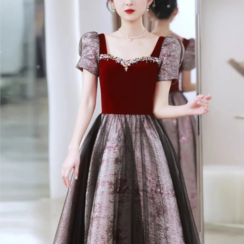 

Burgundy toasting Hepburn style light luxury small dress