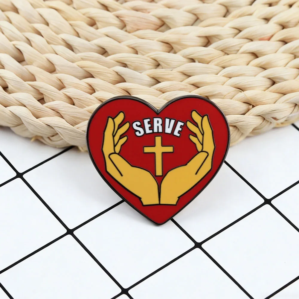 Christliche religiöse Themenbrosche mit rotem Herz und Kreuz aus Emaille, inspirierendes Glaubensabzeichen mit offenem Arm-Design, Anstecknadel-Zubehör – Detail 14