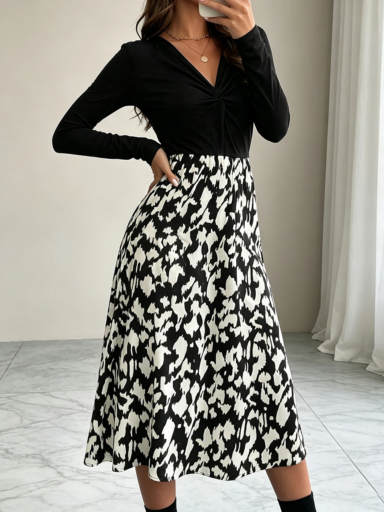 Damen-Midikleid mit V-Ausschnitt und langen Ärmeln, Farbblock-Print, Patchwork-A-Linien-Kleid, elegante Freizeitkleidung für Damen – Detail 4