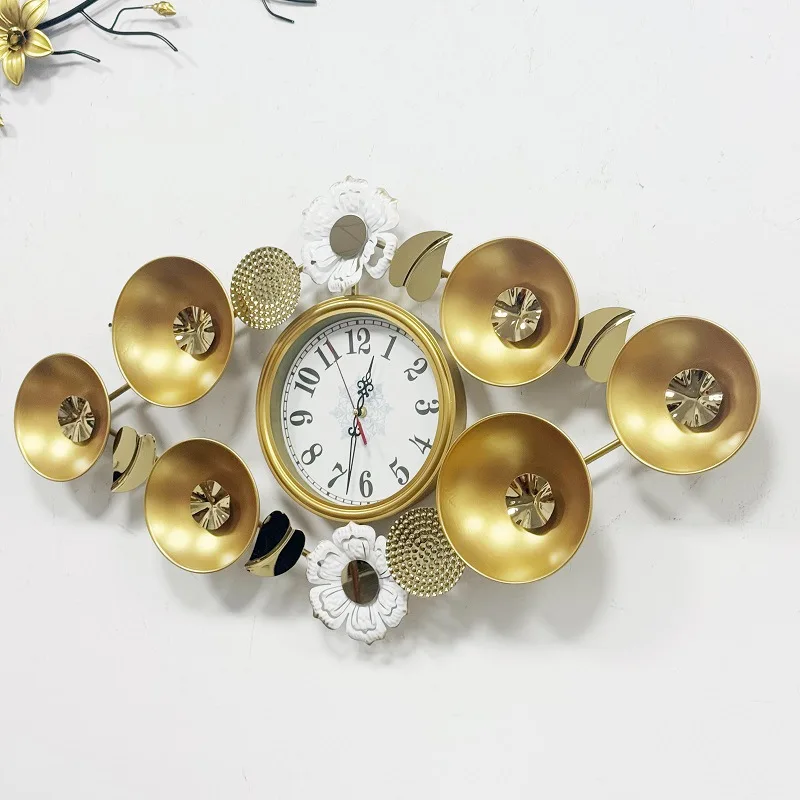 Titanium leaf European clock wall clock living room fashion high sense simple light luxury decoration wall dining room silent