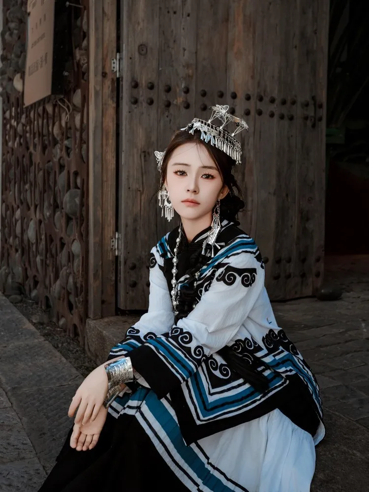 Stroje etniczne damskie bluzki ze stójką plisowane spódnice fotografie podróżnicze i sesje zdjęciowe odzież egzotyczna