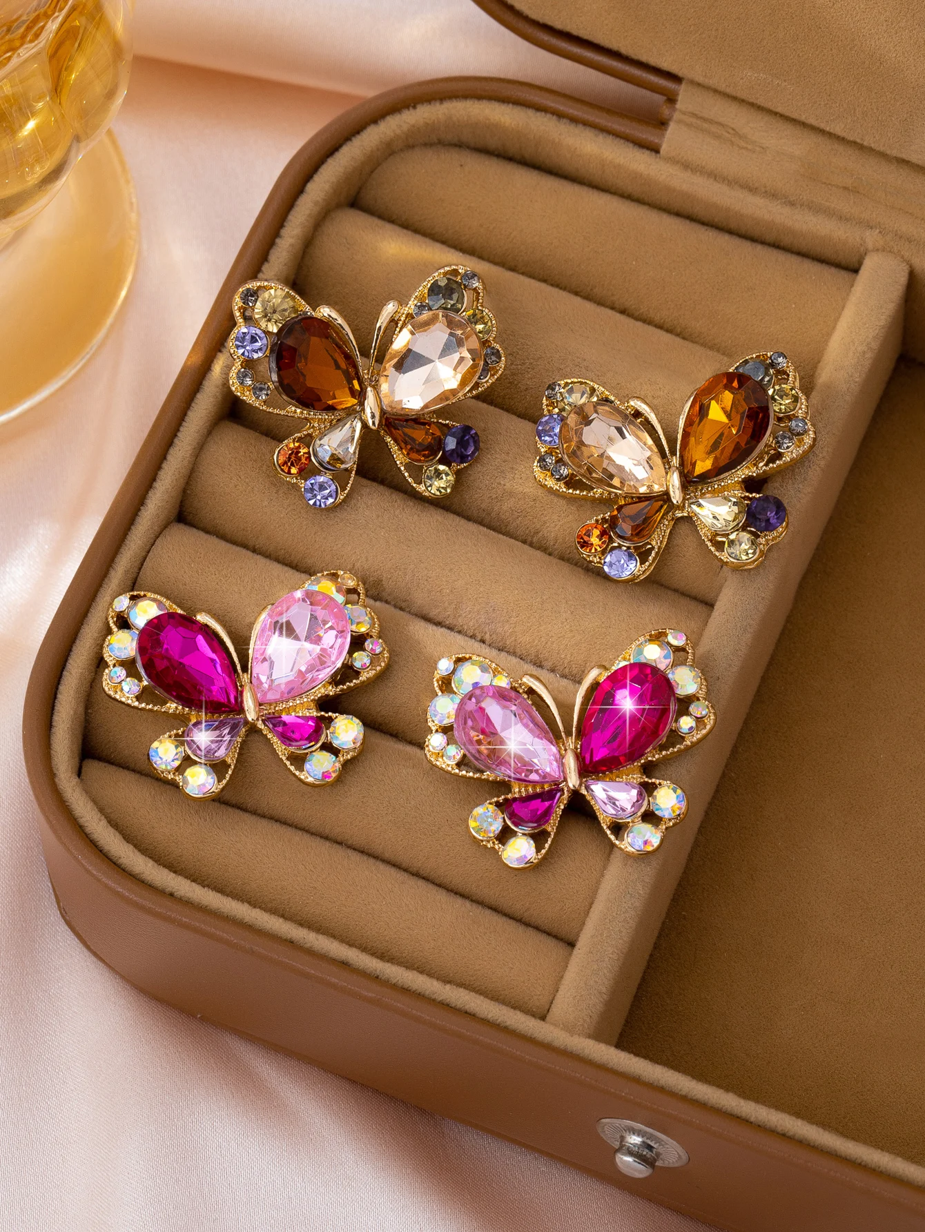 1 Pair of Elegant Retro-Style, Sweet and Romantic Girly-Style, Pastoral Forest-Style Colorful Gemstone Butterfly Earrings for Women, Available in Orange-Brown/Rose Pink, Suitable for Pairing with Floral Dresses, Chiffon Shirts, Light-Colored Suits, Lace Camisole Dresses, Fairy-Style Cover-Ups, Perfect for Spring Picnics, Garden Dates, Wedding Bridesmaids, Light Formal Occasions, and Holiday Travel
